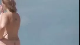 Các sinh viên từ từ  ...