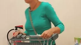 Katya trong văn phòn ...