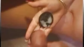 Cô kéo cô gái tóc và ...