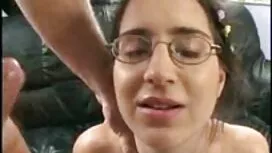 Một cô gái điên hỏi  ...