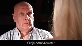Trong tất với tôn xe ...