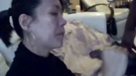 Các cô gái đỏ chỉ tr ...