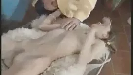 Mát-xa tất cả các cô ...