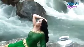 Em gái dễ thương, cô ...