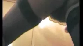 Lisa trêu chọc cô ấy ...